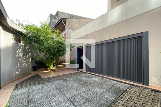 Garagem de casa à venda com 3 quartos, 415m² em Nova Petrópolis, São Bernardo do Campo
