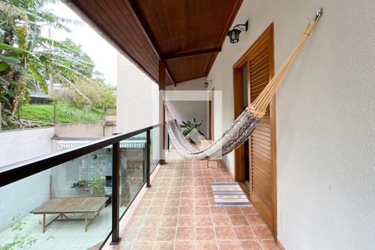 Sacada - Suíte 1 de casa à venda com 3 quartos, 415m² em Nova Petrópolis, São Bernardo do Campo
