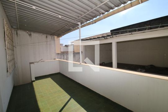 Varanda de casa à venda com 5 quartos, 270m² em Olaria, Rio de Janeiro