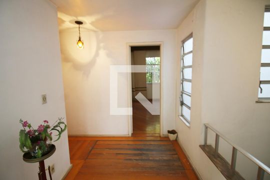 Hall 2º piso de casa à venda com 5 quartos, 270m² em Olaria, Rio de Janeiro