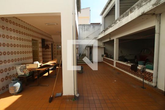 Quintal fundos de casa à venda com 5 quartos, 270m² em Olaria, Rio de Janeiro