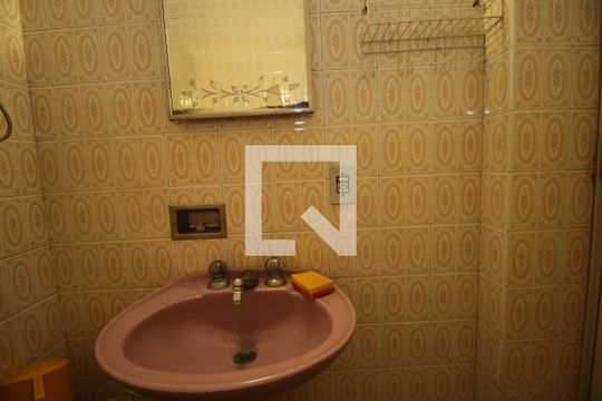 Banheiro Social de casa à venda com 5 quartos, 270m² em Olaria, Rio de Janeiro
