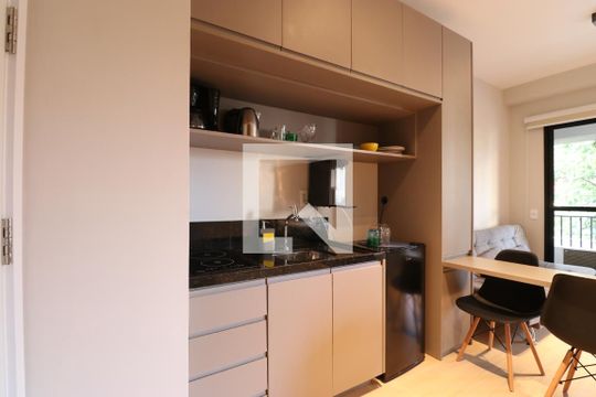 Cozinha de apartamento à venda com 1 quarto, 32m² em Pompeia, São Paulo