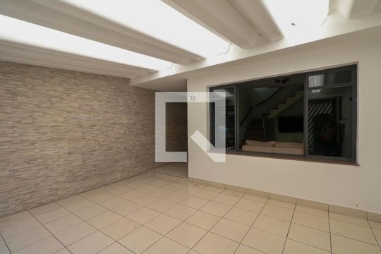 Garagem de casa para alugar com 2 quartos, 110m² em Santo Antônio, São Caetano do Sul