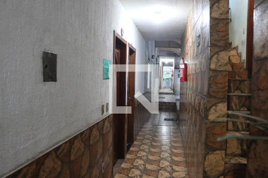 Corredor de apartamento à venda com 2 quartos, 70m² em Califórnia, Belo Horizonte