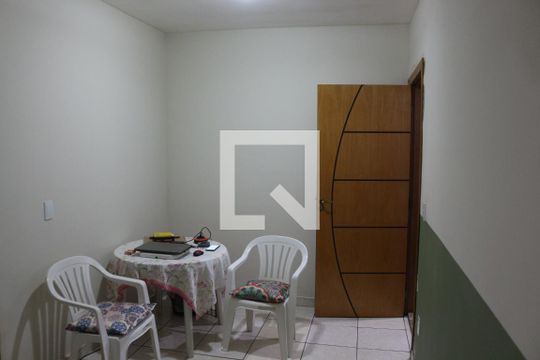 Sala de apartamento à venda com 2 quartos, 70m² em Califórnia, Belo Horizonte