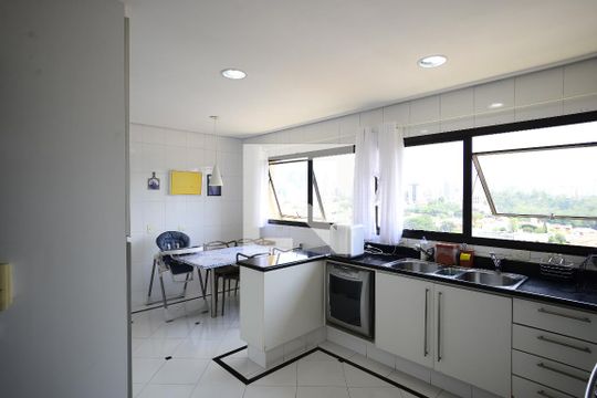 Cozinha de apartamento à venda com 3 quartos, 213m² em Vila Mariana, São Paulo