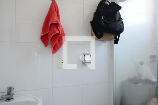 Banheiro de Serviço de apartamento à venda com 3 quartos, 213m² em Vila Mariana, São Paulo