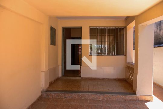 Garagem de casa à venda com 2 quartos, 146m² em Pestana, Osasco