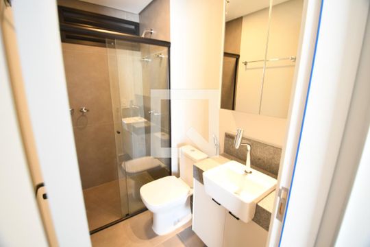 Banheiro de kitnet/studio para alugar com 1 quarto, 17m² em Cidade Universitária, Campinas