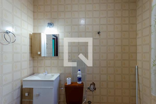 Banheiro de casa para alugar com 2 quartos, 90m² em Jardim Maristela, São Paulo