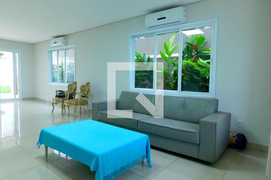Sala de casa de condomínio para alugar com 4 quartos, 252m² em Jardim Pari, Paulínia