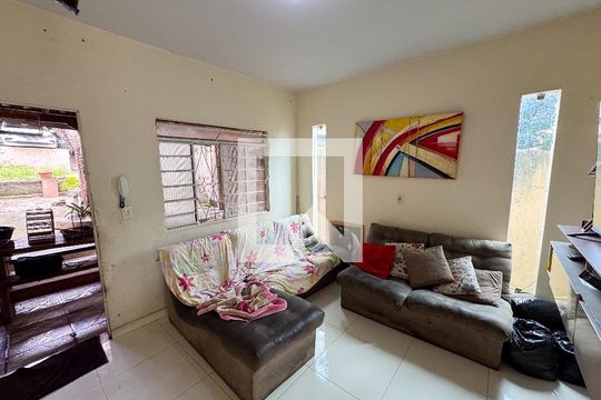 Sala de casa à venda com 2 quartos, 80m² em Jardim Industrial, Contagem
