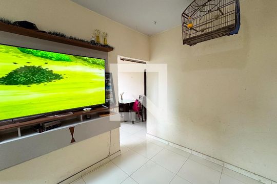 Sala de casa à venda com 2 quartos, 80m² em Jardim Industrial, Contagem