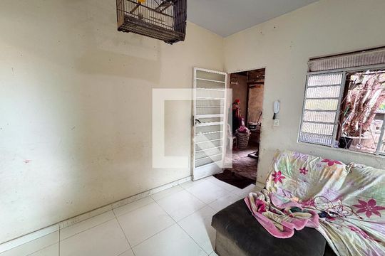 Sala de casa à venda com 2 quartos, 80m² em Jardim Industrial, Contagem