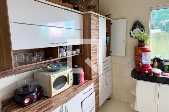 Cozinha de casa à venda com 2 quartos, 80m² em Jardim Industrial, Contagem