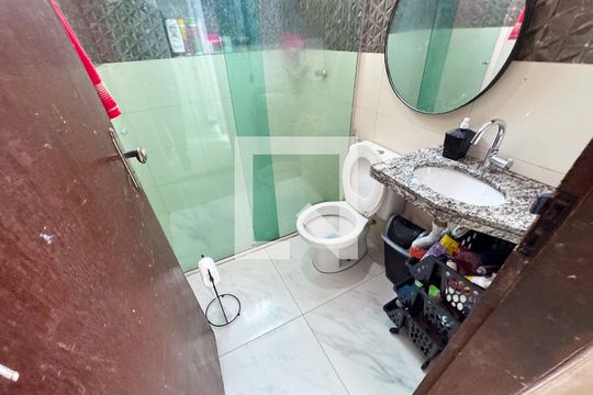 Banheiro Social de casa à venda com 2 quartos, 80m² em Jardim Industrial, Contagem