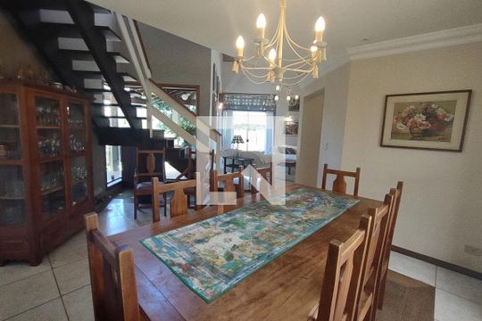 Sala de casa para alugar com 4 quartos, 382m² em Campestre, Santo André