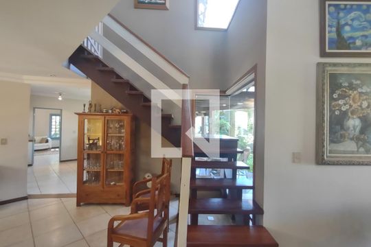 Sala de casa para alugar com 4 quartos, 382m² em Campestre, Santo André