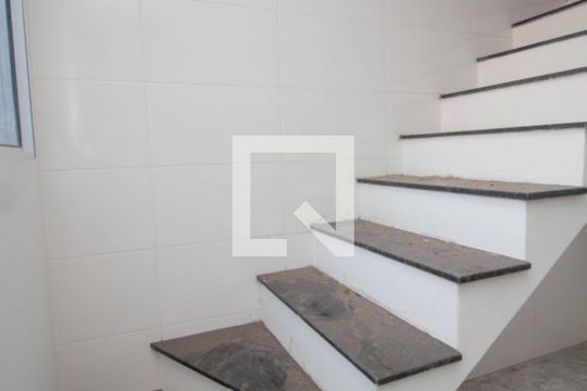 Escada de apartamento para alugar com 2 quartos, 40m² em Vila Progresso (zona Norte), São Paulo