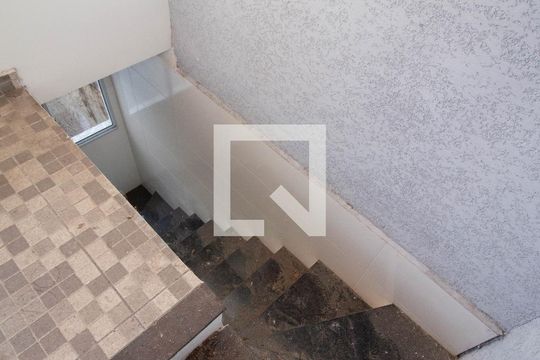 Escada de apartamento para alugar com 2 quartos, 40m² em Vila Progresso (zona Norte), São Paulo
