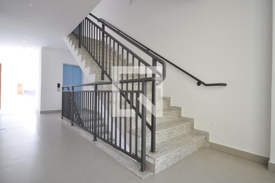 Escada de Acesso de apartamento para alugar com 2 quartos, 45m² em Tucuruvi, São Paulo