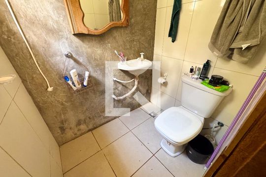 Banheiro de casa à venda com 2 quartos, 220m² em Betânia, Belo Horizonte