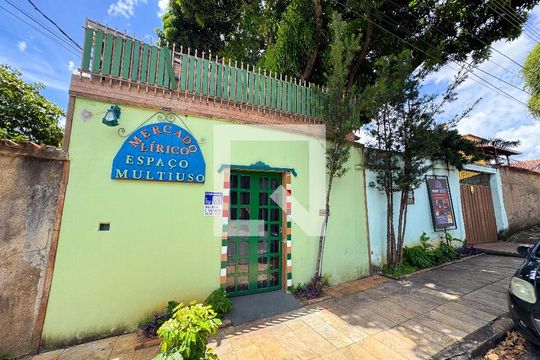 Fachada de casa à venda com 2 quartos, 220m² em Betânia, Belo Horizonte