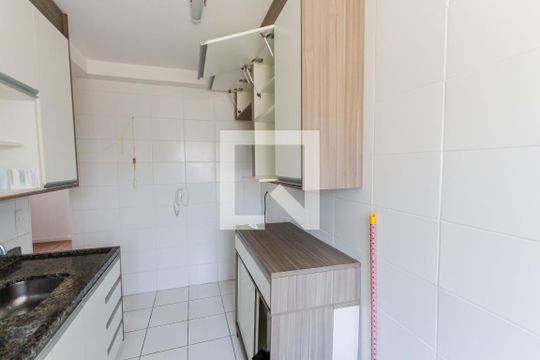 Cozinha de apartamento para alugar com 2 quartos, 45m² em Jardim Utinga, Santo André