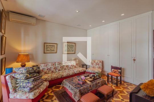Quarto de casa à venda com 3 quartos, 600m² em Alto de Pinheiros, São Paulo