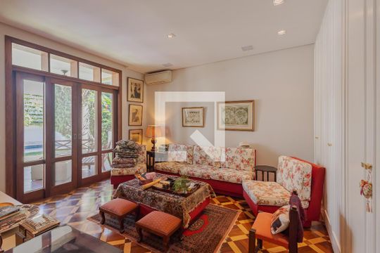Quarto de casa à venda com 3 quartos, 600m² em Alto de Pinheiros, São Paulo