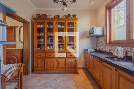 Cozinha de casa à venda com 3 quartos, 600m² em Alto de Pinheiros, São Paulo