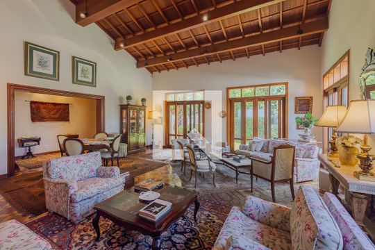 Casa à venda com 3 quartos, 600m² em Alto de Pinheiros, São Paulo