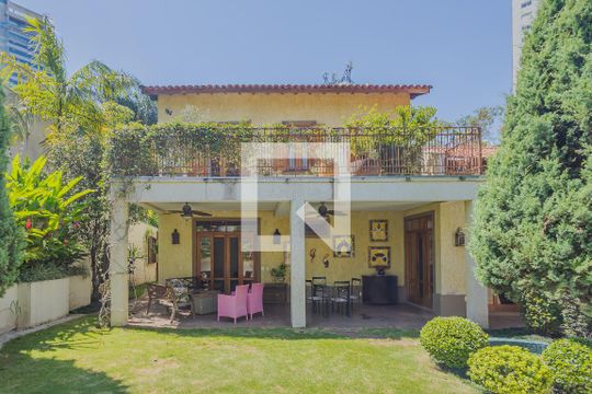Piscina de casa à venda com 3 quartos, 600m² em Alto de Pinheiros, São Paulo