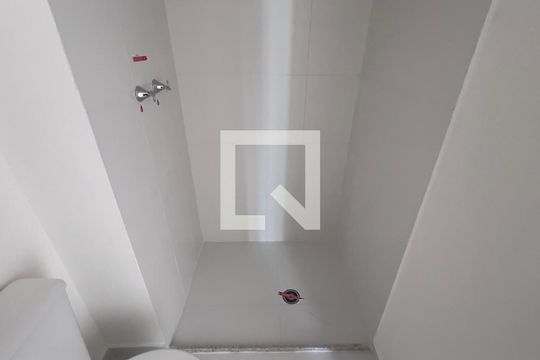 Banheiro de kitnet/studio para alugar com 1 quarto, 26m² em Pinheiros, São Paulo