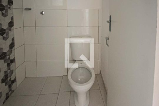 Banheiro de casa para alugar com 1 quarto, 40m² em Parque dos Bancarios, São Paulo