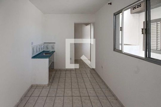 Casa para alugar com 1 quarto, 40m² em Parque dos Bancarios, São Paulo