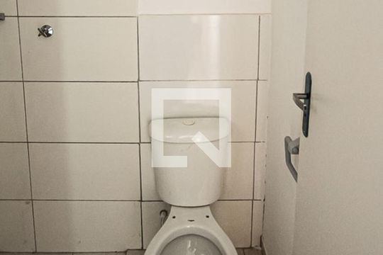 Banheiro de casa para alugar com 1 quarto, 40m² em Parque dos Bancarios, São Paulo
