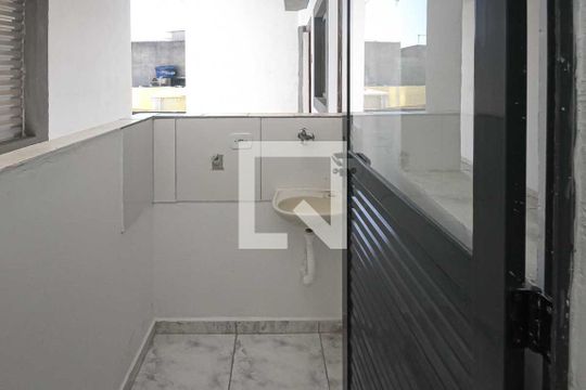 Área de Serviço de casa para alugar com 1 quarto, 40m² em Parque dos Bancarios, São Paulo