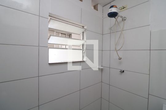 Banheiro de casa para alugar com 1 quarto, 75m² em Parque dos Bancarios, São Paulo