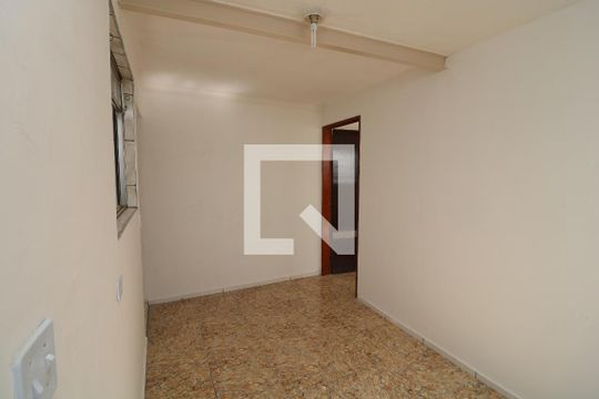 Sala de casa para alugar com 1 quarto, 75m² em Parque dos Bancarios, São Paulo