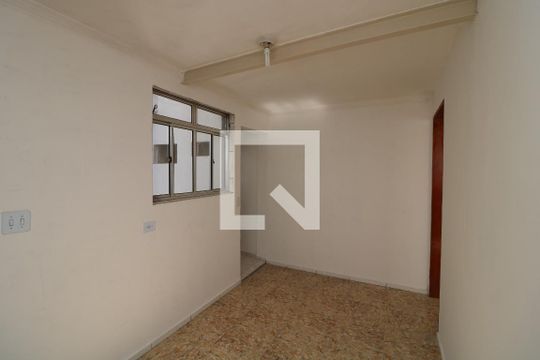 Sala de casa para alugar com 1 quarto, 75m² em Parque dos Bancarios, São Paulo