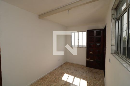 Sala de casa para alugar com 1 quarto, 75m² em Parque dos Bancarios, São Paulo