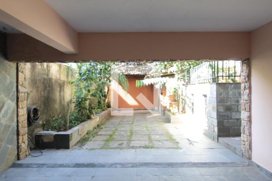 Garagem de casa à venda com 4 quartos, 760m² em Dona Clara, Belo Horizonte
