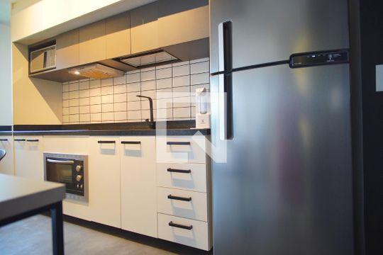 Cozinha de apartamento para alugar com 1 quarto, 45m² em Boa Vista, Porto Alegre
