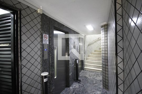 Hall de entrada de apartamento para alugar com 1 quarto, 50m² em Liberdade, São Paulo