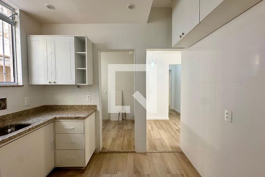Cozinha de apartamento para alugar com 2 quartos, 65m² em Urca, Rio de Janeiro