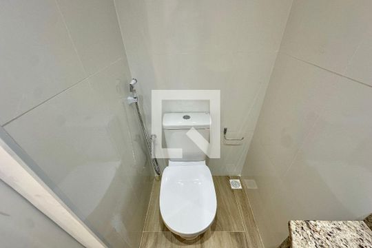 Lavabo de apartamento para alugar com 2 quartos, 65m² em Urca, Rio de Janeiro