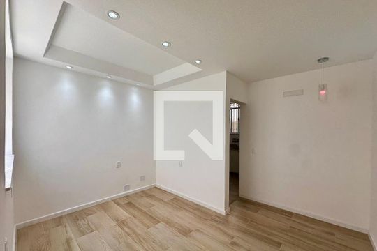 Sala de apartamento para alugar com 2 quartos, 65m² em Urca, Rio de Janeiro