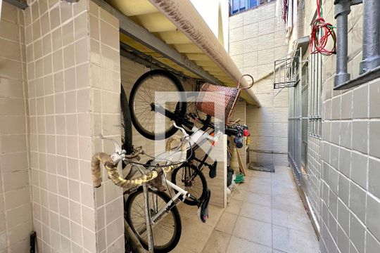 Bicicletário de apartamento para alugar com 2 quartos, 65m² em Urca, Rio de Janeiro